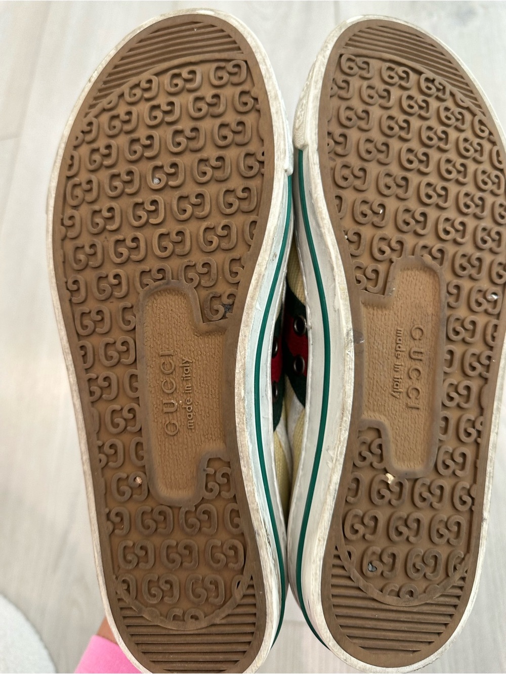 Gucci Cream Canvas Low-Top Sneakers with Green & Red Stripes - Picture 4 of 9
